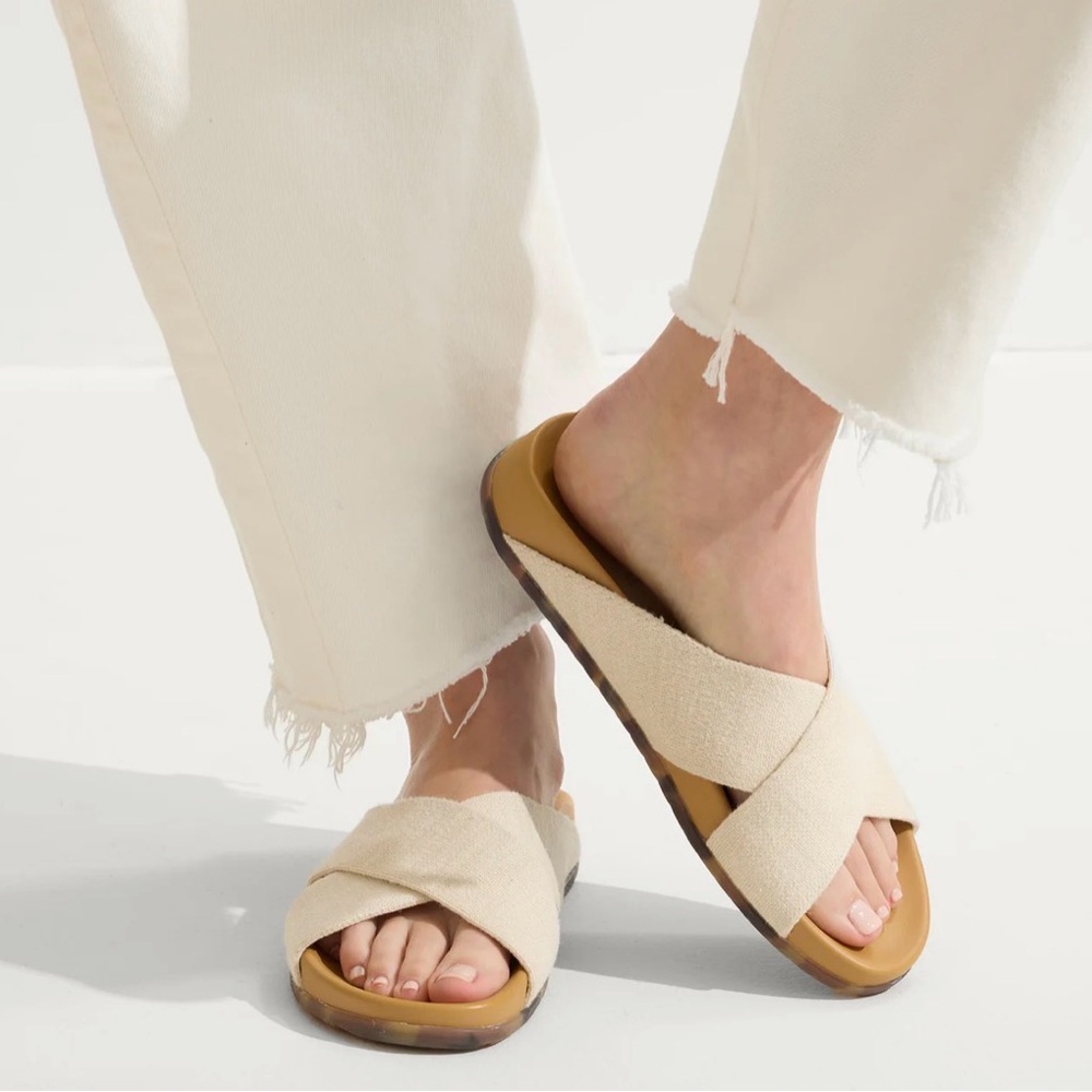 Rothy’s Weekend Slide in Oat
